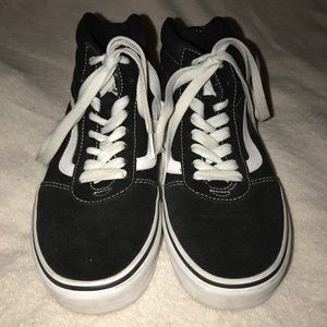 Black high top vans.